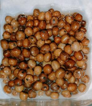 茹で上がった赤えんどう豆　白背景 赤えんどう豆,豆,アップの写真素材