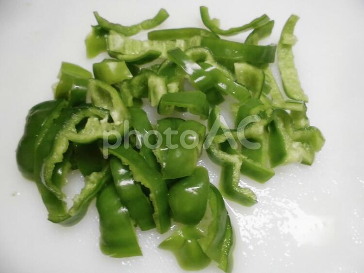 刻んだピーマン 食べ物,苦い,ピーマンの写真素材
