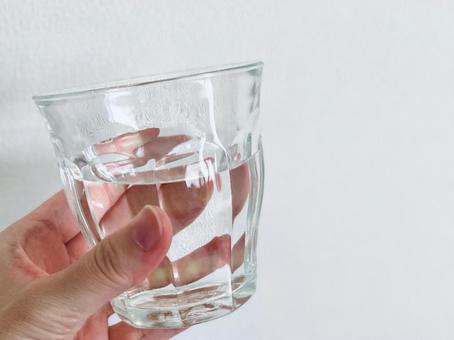 水分補給をする 水分補給をするの写真