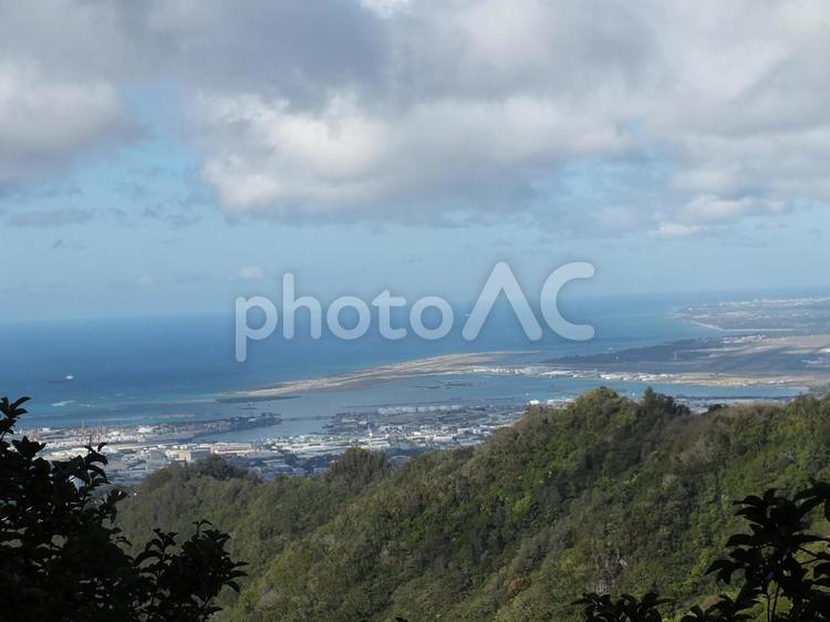 ハワイ　タンタラスの丘からの眺め　海と町並み2 ハワイ,稜線,山並みの写真素材