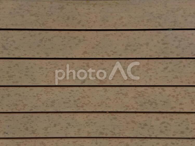 テクスチャ　雨にぬれた木のベンチ テクスチャ,雨粒,雨の写真素材