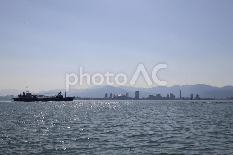 福岡市の博多湾から見た福岡都市風景 福岡市,都市風景,博多湾の写真素材
