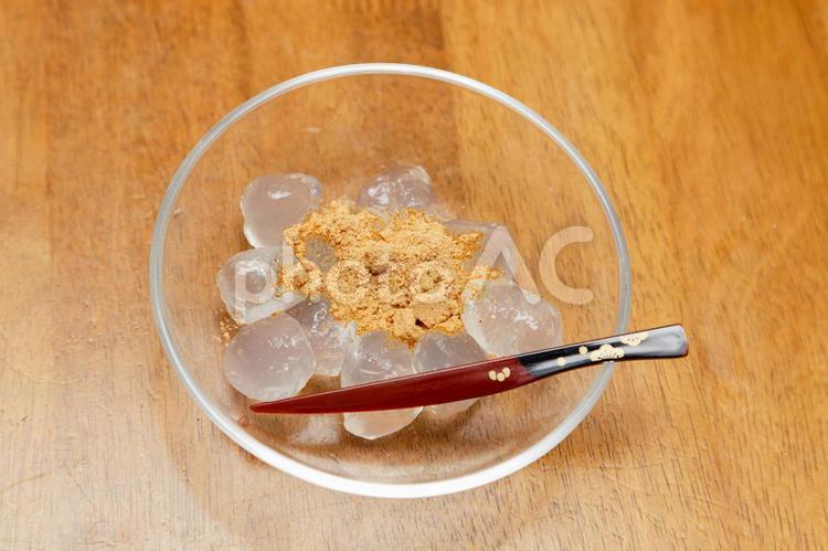 冷たくて美味しいわらび餅 わらび餅,菓子,和菓子の写真素材