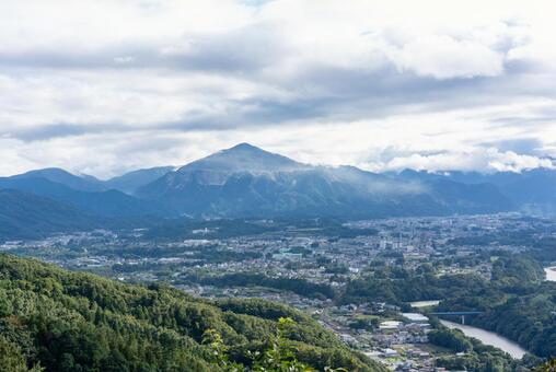 山々と街並みのパノラマ 風景,景色,眺望の写真素材