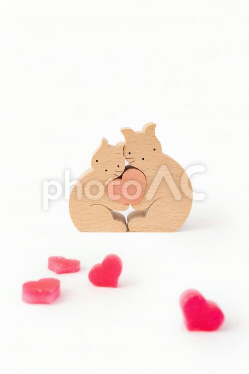 木製　猫　ハート 猫,ハート,夫婦の写真素材