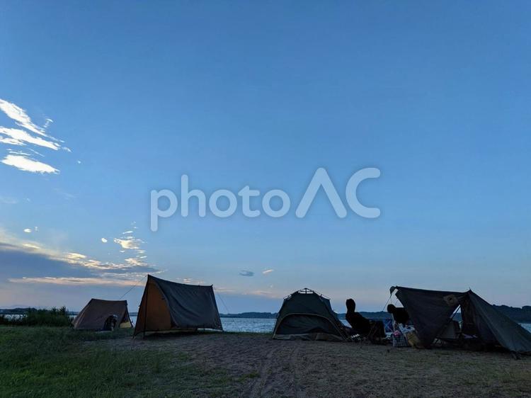 旅行やキャンプのイメージ キャンプ,バーベキュー,bbqの写真素材