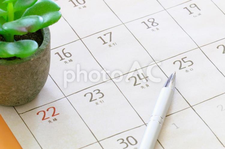 給料日　カレンダーとペン　サラリーマン ビジネスイメージ,給料日,25日の写真素材