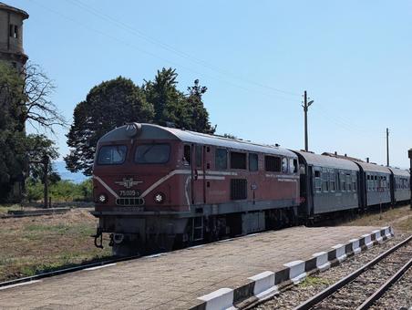狭軌鉄道 列車,ホーム,鉄道の写真素材