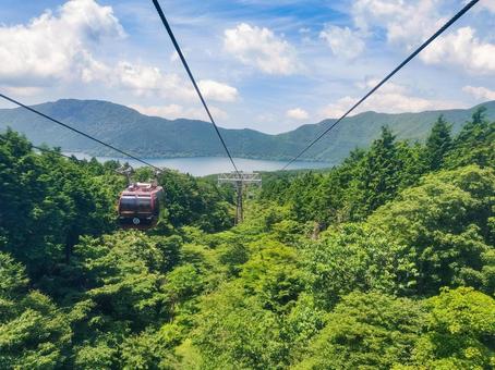 箱根ロープウェイ姥子駅~桃源台駅間を行く 箱根ロープウェイ姥子駅~桃源台駅間を行くの写真