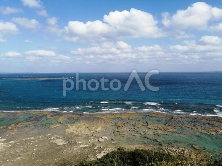 沖縄の海と空と海岸 沖縄,海,青空の写真素材