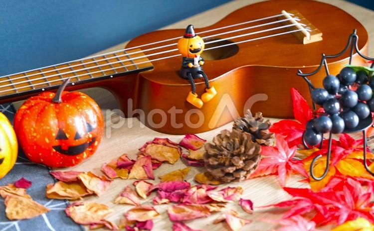 ウクレレ、ハロウィン①（ライト） ハロウィン,ウクレレ,かぼちゃのお化けの写真素材