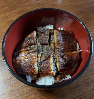 政府備蓄米ご飯にうなぎの蒲焼きの夕食 政府備蓄米ご飯にうなぎの蒲焼きの夕食 夕食,政府備蓄米,ご飯の写真素材