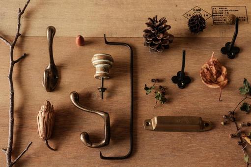 秋の落ち葉と取っ手金具　3 秋,素材,イメージの写真素材