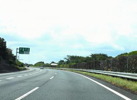 牧之原パ-キングまで 1㎞ 牧之原パ-キングまで 1㎞ 高速道路,パーキング,牧之原の写真素材