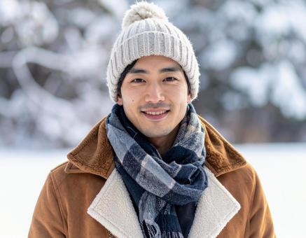雪の街角を歩く日本人のスナップ風素材 雪の街角を歩く日本人のスナップ風素材の写真