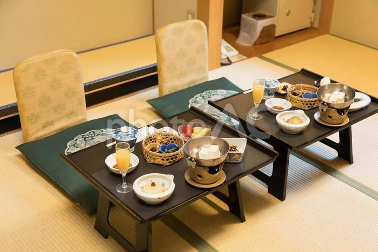 旅館　食事　通常朝食とビーガン用朝食　 旅館,食事,ホテルの写真素材