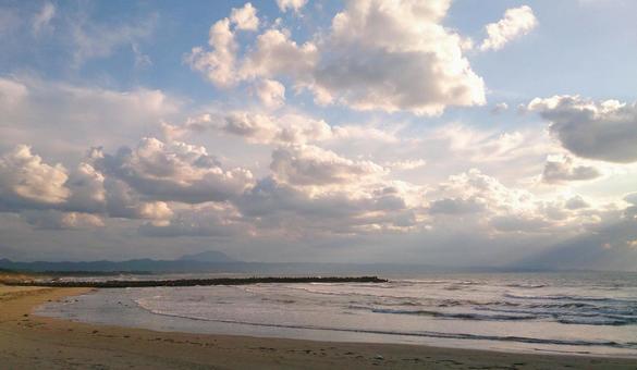 夕暮れ入りの海岸 夕暮れ入りの海岸の写真