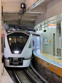 スペーシアX　浅草駅にて① 鉄道,train,風景の写真素材