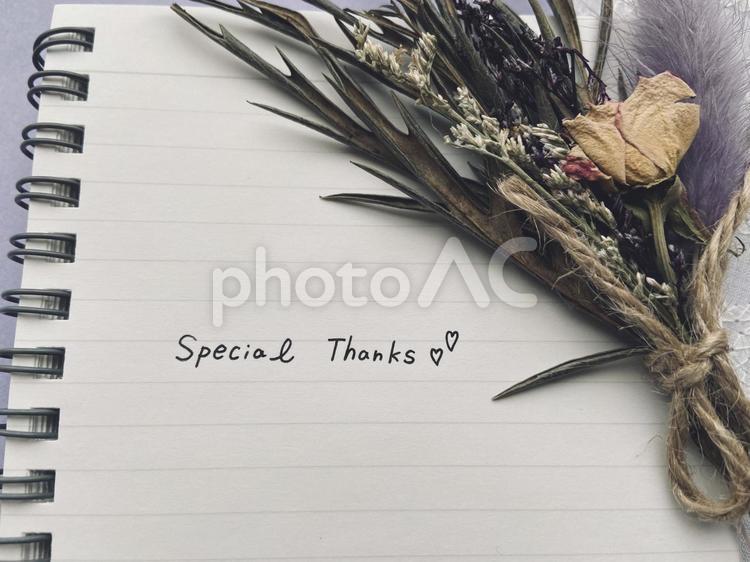 感謝の気持ちと紫の花束 感謝,紫,花束の写真素材