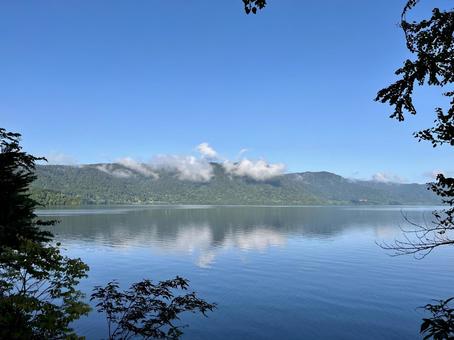 十和田湖の朝 十和田湖の朝の写真