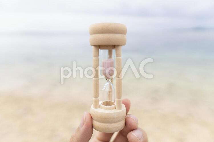 海と砂時計 砂時計,砂浜,人物の写真素材