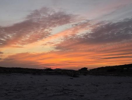 砂浜の夕暮れ 空,太田川,磐田の写真素材
