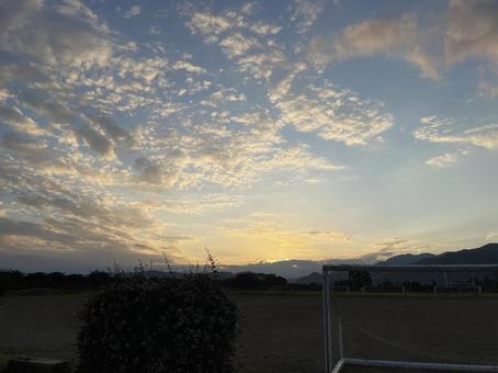 河川敷の夕日 河川敷の夕日の写真