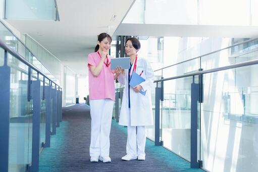 病院で働く女性の医者 病院,医者,医療の写真素材
