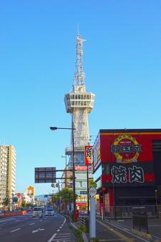 朝の別府タワーと国道10号 朝の別府タワーと国道10号の写真