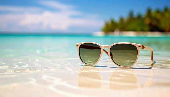 サングラスと海の写真
