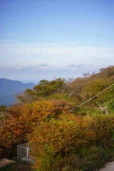 秋の山並みと青空 自然,風景,山の写真素材