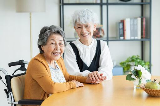 老老介護のシニアの女性 老老介護,介護,在宅介護の写真素材