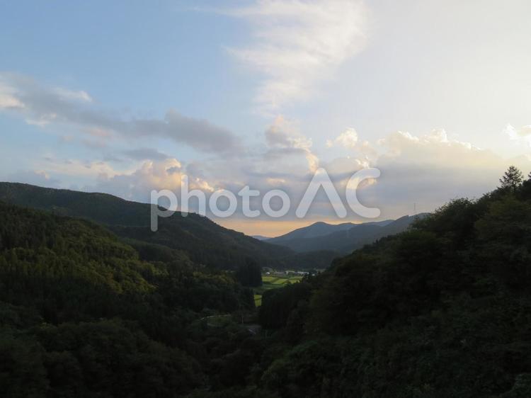 田舎の夕暮れ 山,木,空の写真素材