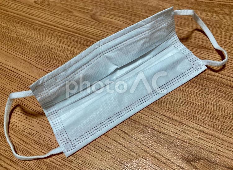 捨てられた不織布マスク、使い捨てマスク マスク,不織布,使用済みの写真素材
