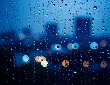 雨に濡れた窓ガラス 雨に濡れた窓ガラスの写真