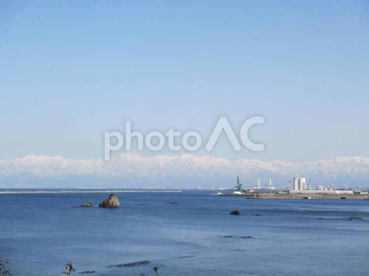 空と海と山　 空,青空,ブルーの写真素材