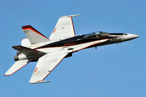 F/A-18高速低空飛行 f/aー18,ジェット機,ジェット戦闘機の写真素材