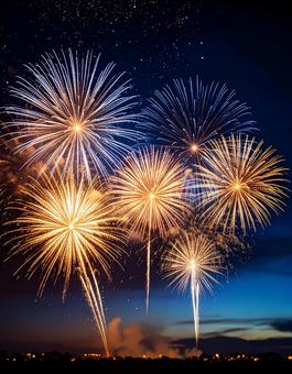 夜空に上がる打ち上げ花火 夜空に上がる打ち上げ花火の写真