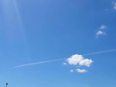 ひこうき雲と陽光 ひこうき雲と陽光の写真