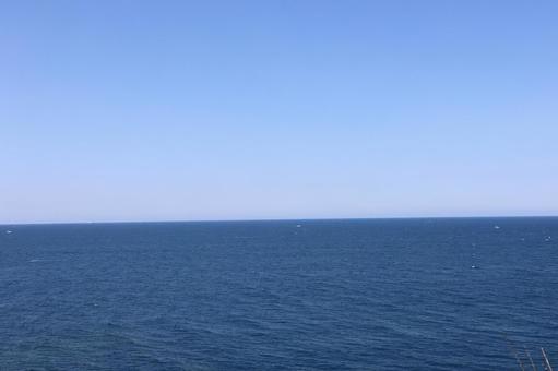 青い海面の海と水平線と青空の風景 青い,海面,海の写真素材