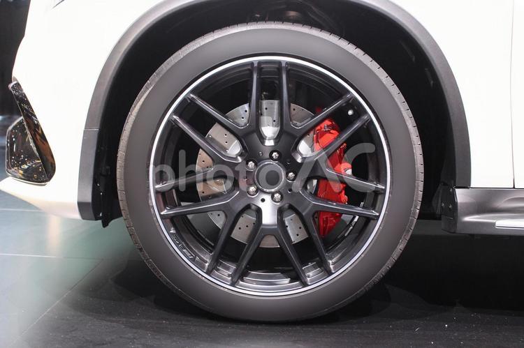 自動車　ホイール　タイヤ　輸入車　アルミ 自動車,ホイール,タイヤの写真素材