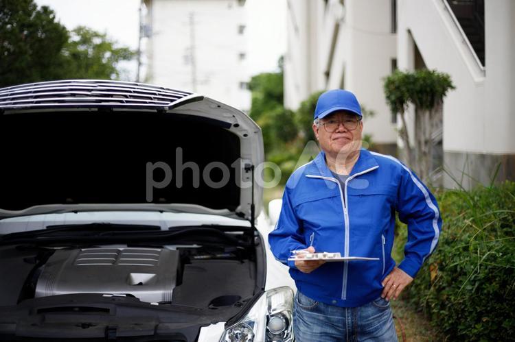 作業をする男性 自動車整備士,車,男性の写真素材