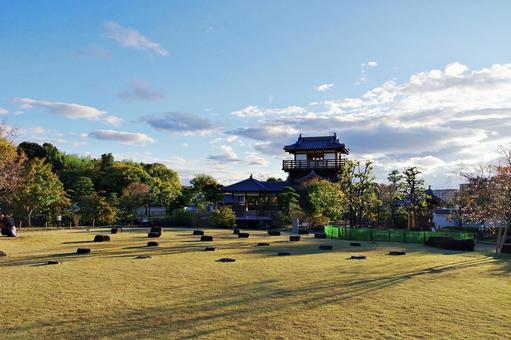 西日を浴びる池田城 池田城,天守,展望台の写真素材