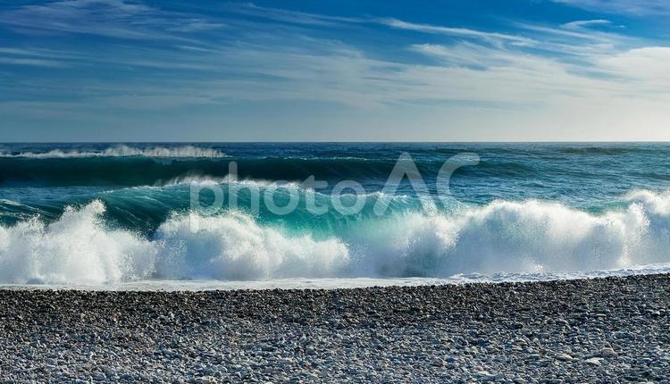 大きな波の風景 - No: 31125459｜写真素材なら「写真AC」無料（フリー）ダウンロードOK