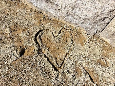 地面に描いたハート形 ハート,♡,地面の写真素材