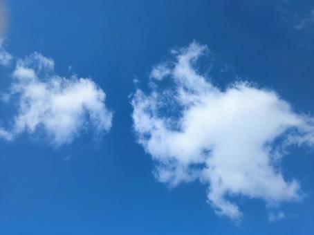不思議な形の青空と雲_2 不思議な形の青空と雲_2の写真