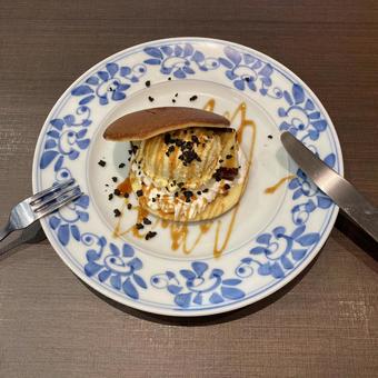 バニラアイス×さつまいもパンケーキ 生クリーム,パンケーキ,デザートの写真素材