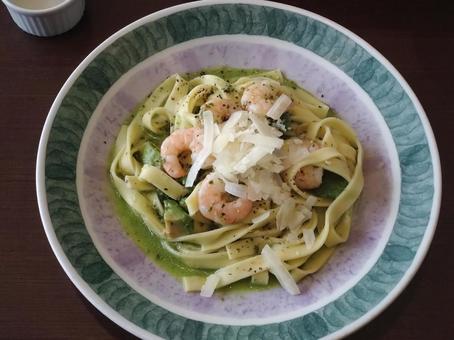 海老とアボカドのジェノベーゼ パスタ,スパゲッティ,海老の写真素材