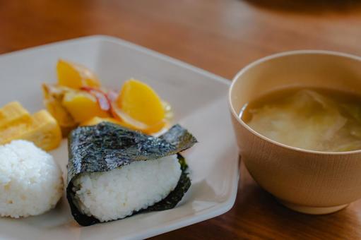 おにぎりの和朝食 朝食,和食,おにぎりの写真素材