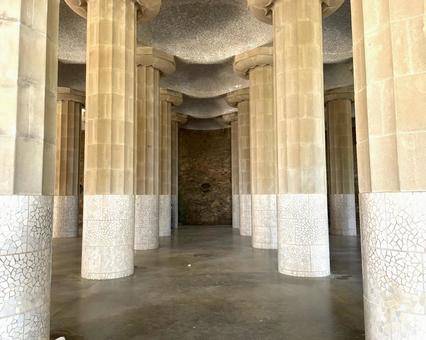 グエル公園の柱の間(バルセロナ) グエル公園の柱の間(バルセロナ) バルセロナ,スペイン,グエル公園の写真素材